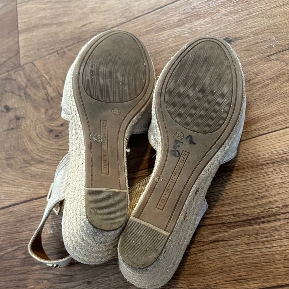 Tommy Hilfiger Women's Beige and Brown Espadrilles - Picture 4 of 4